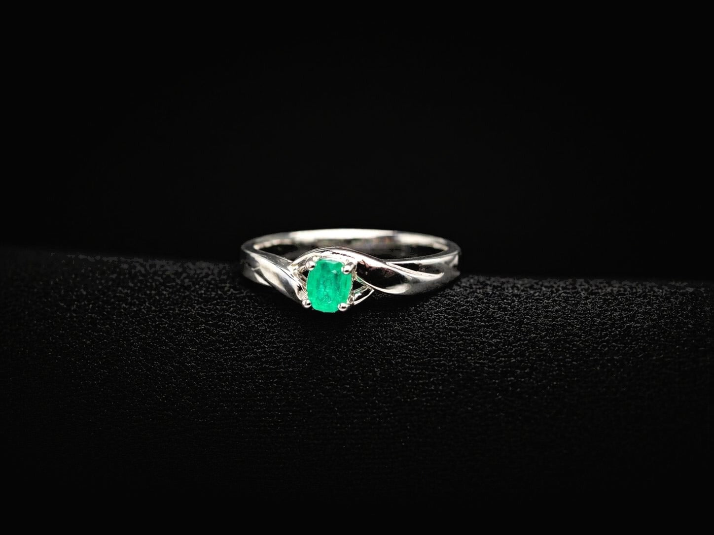 Colombian Emerald Twist Ring — 0.20ct, 925 Sterling Silver