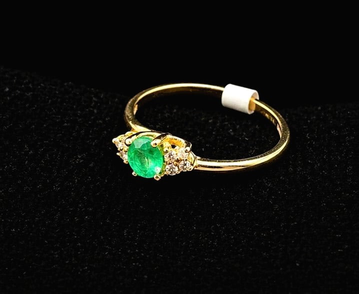 Colombian Emerald & Diamond Ring — 0.35ct Muzo Origin, 18K Yellow Gold