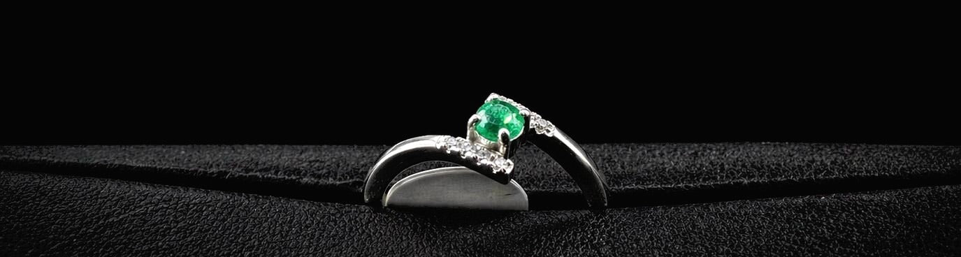 Colombian Emerald Solitaire Ring — 0.20ct, 925 Sterling Silver