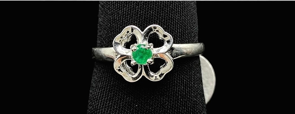 Colombian Emerald Clover Ring — 0.12ct, 925 Sterling Silver