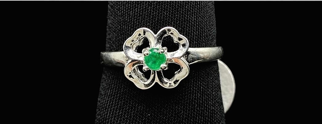 Colombian Emerald Clover Ring — 0.12ct, 925 Sterling Silver
